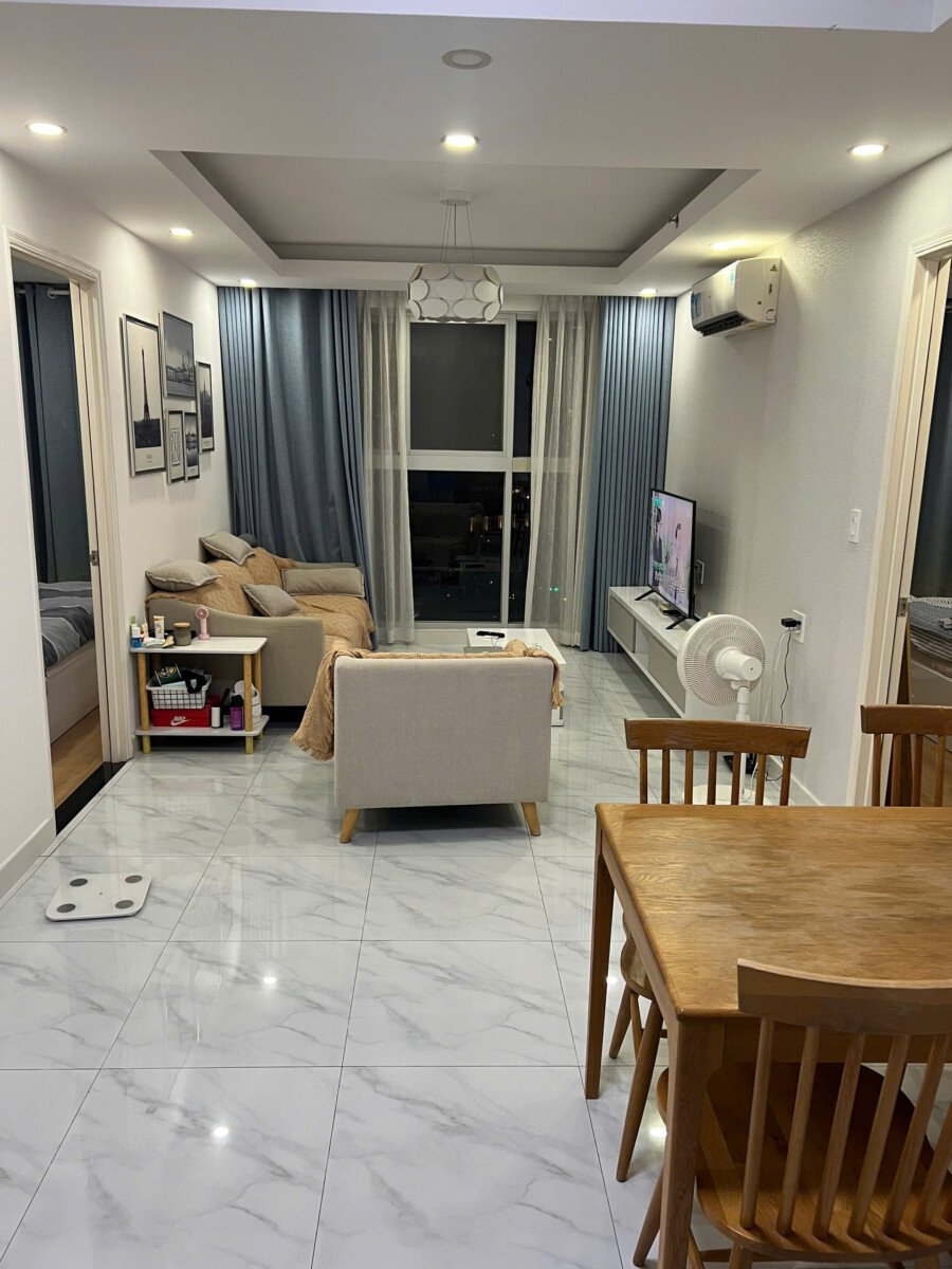 phong khach can ho ban 2 - Giá mua bán căn hộ 2pn số 05 tòa B chung cư Scenic Valley 2 phường Tân Mỹ T12/2025