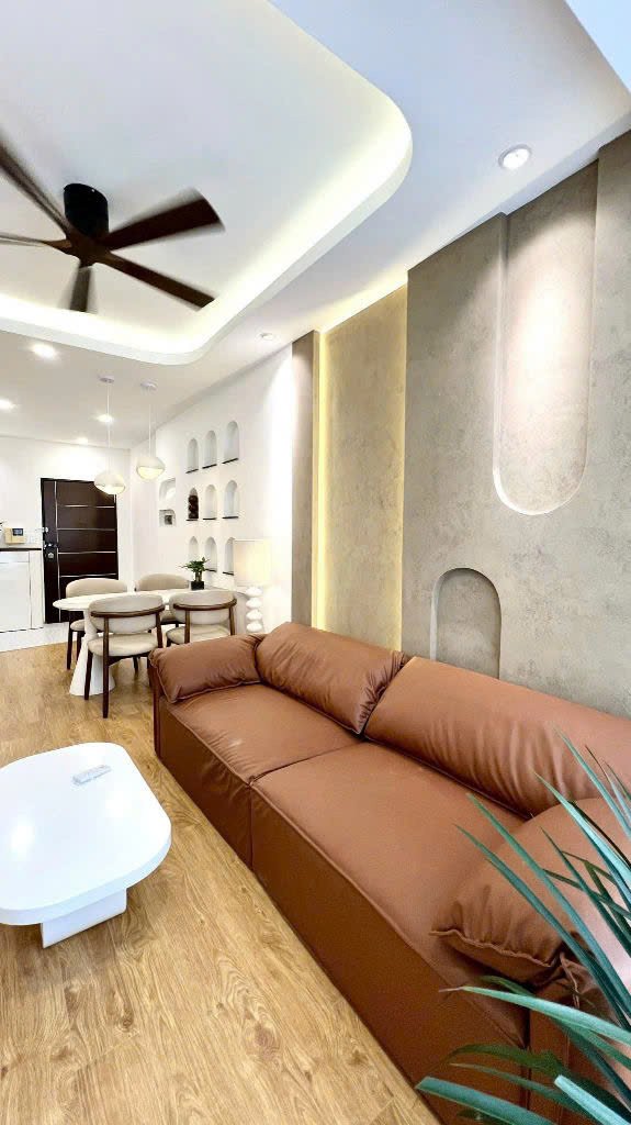 phong khach can ho ban 20 - Bán căn hộ 71m2, chung cư Sky Garden 3, 03pn, giá 5.850 tỷ, nhà đang có hợp đồng thuê 19tr/tháng.