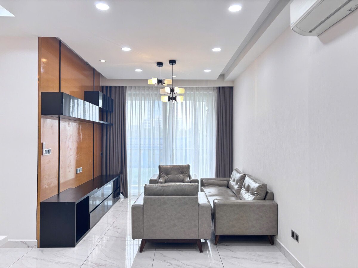 phong khach can ho ban 21 - Bán căn hộ chung cư Midtown The Symphony, 121m2, 03pn, view sông, nội thất đầy đủ.
