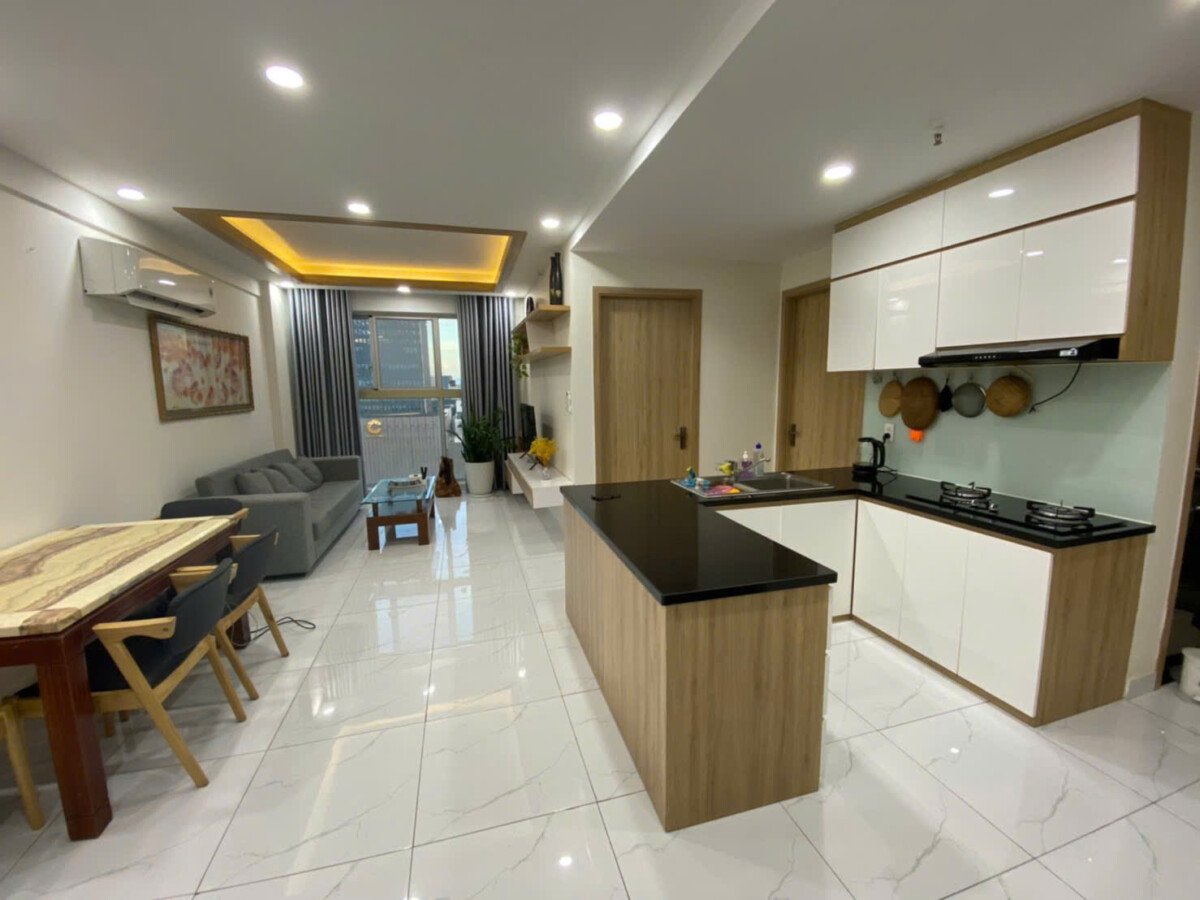 phong khach can ho ban 24 - Cho thuê căn hộ chung cư Scenic Vallety 2, 02pn, giá 20tr/tháng, tầng cao, view Crescent Mall