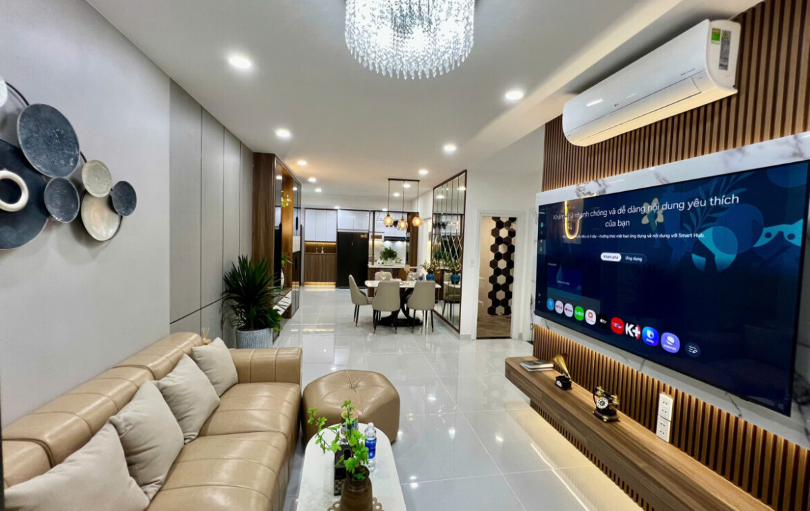 phong khach can ho ban 27 1170x738 - Bán căn hộ sân vườn chung cư Sky Garden 2 , diện tích 114m2, 03pn, giá bán 9,6 tỷ, nhà đẹp.