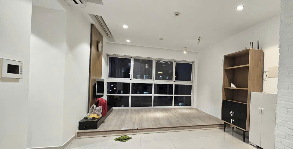 phong khach can ho ban 32 - Giá mua bán căn hộ 3pn số 04 tòa K chung cư Happy Valley phường Tân Hưng t12/2025