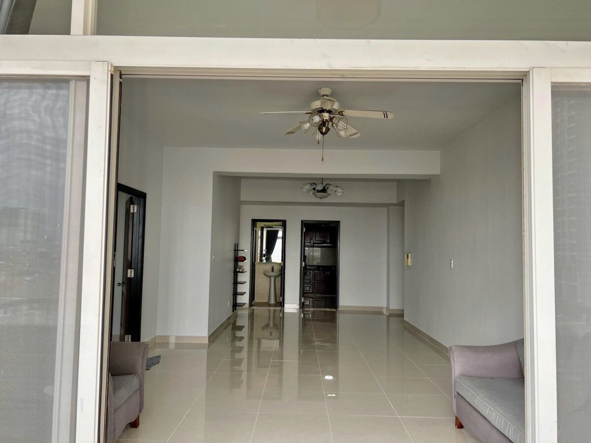 phong khach can ho ban 40 - Giá mua bán căn hộ 3pn view hồ bơi chung cư Cảnh Viên 2 phường Tân Mỹ T1/2026