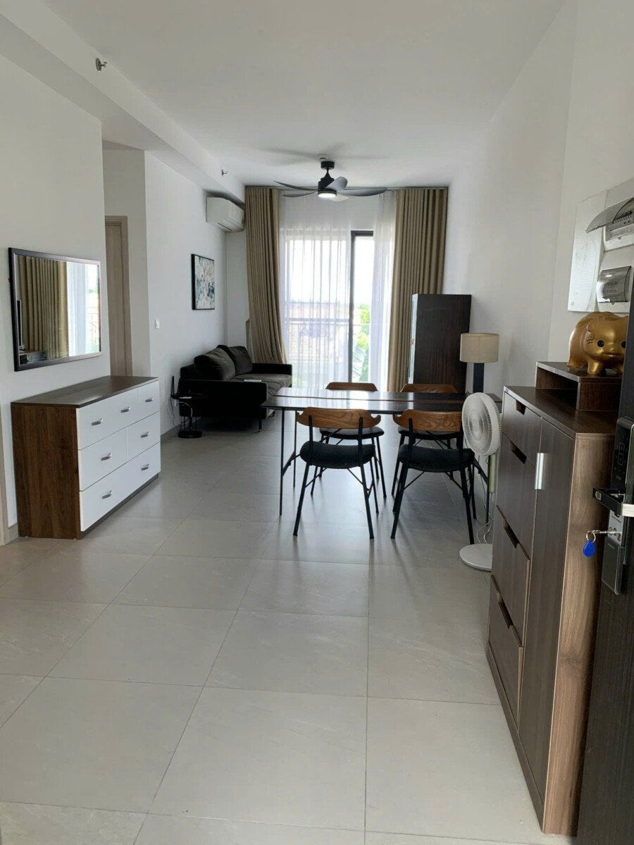 phong khach can ho ban 8 - Giá mua bán căn hộ sân vườn tòa A chung cư Hưng Phúc Premier T12/2026