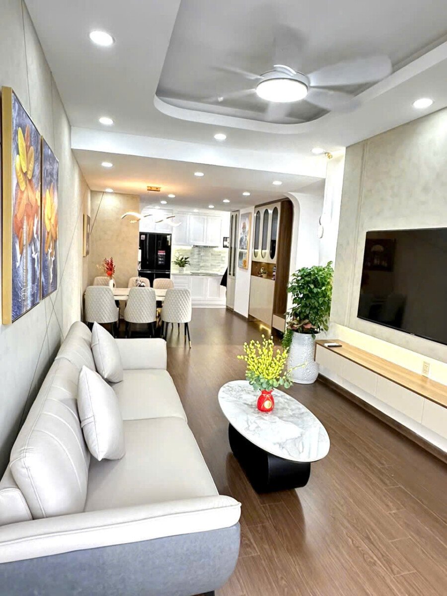 phong khach can ho can ban 6 - Bán căn hộ chung cư Sky Garden 3, diện tích 70m2, giá 6.450 tỷ, nhà đẹp, nội thất mới 100%.
