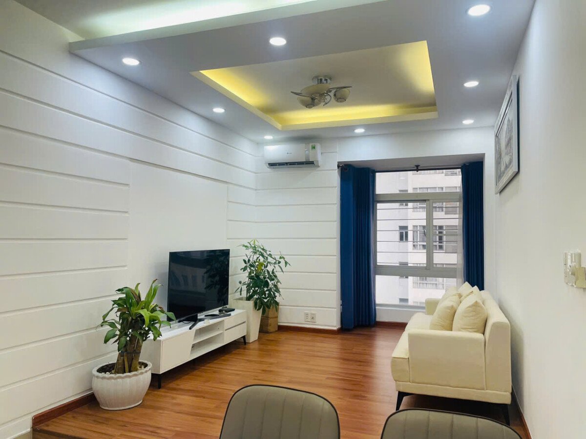 phong khach can ho can ban 7 - Còn sót lại căn 71m2, chung cư Sky Garden 2, giá 4.980 tỷ, nhà có hợp đồng thuê tháng 8/2026 trống.