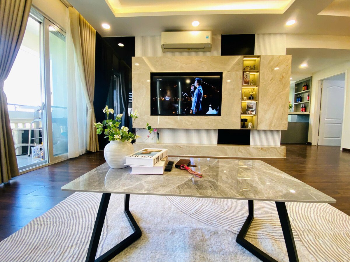 phong khach can ho can ban nhanh - Bán căn hộ chung cư Mỹ Khánh, 118m2, 03pn, nhà đẹp, giá 9.3 tỷ, xem nhà dễ, nội thất đầy đủ.