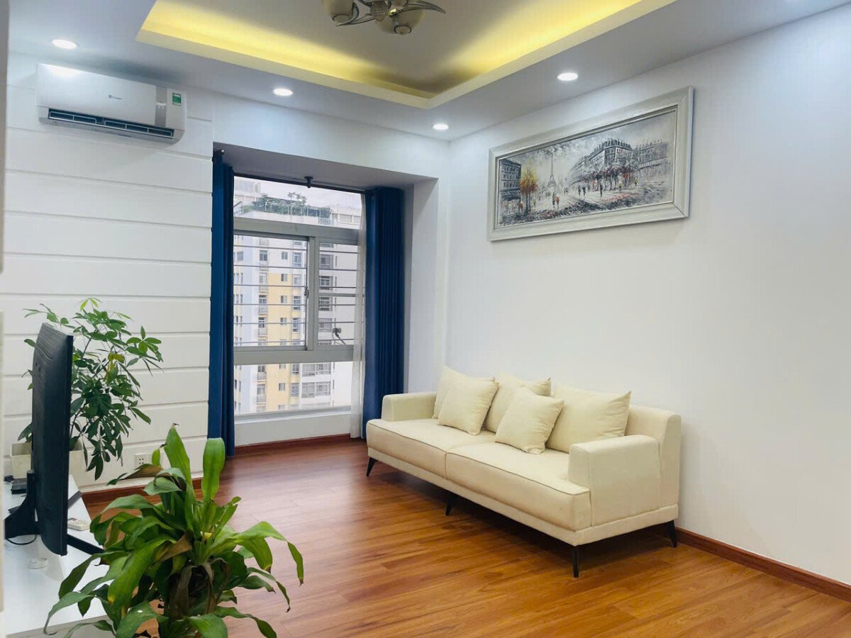 phong khach can ho can cho thue gap 1 - Bán căn hộ 71m2, chung cư Sky Garden 2, giá 5.1 tỷ, nội thất đầy đủ, nhà đang có hợp đồng thuê.