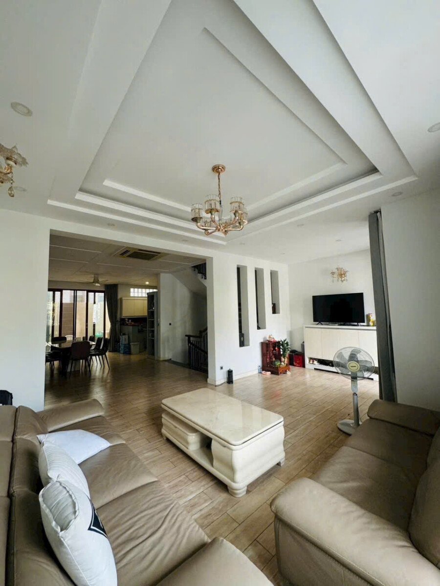 phong khach rong rai - Giá cho thuê nhà Biệt thự mặt Đường số 20 khu Nam Thông 3 Phú Mỹ Hưng T12/2025