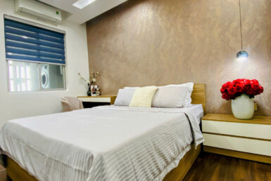 phong ngu can can ho can ban 385x258 - Bán căn hộ chung cư Mỹ Khánh, 118m2, 03pn, nhà đẹp, giá 9.3 tỷ, xem nhà dễ, nội thất đầy đủ.