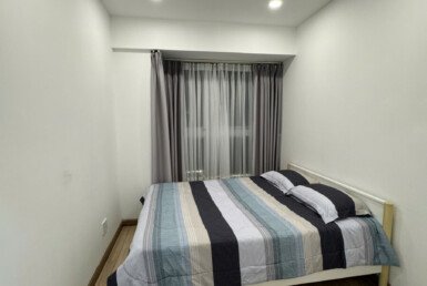 phong ngu can ho ban 22 385x258 - Bán căn hộ tầng 1, chung cư Scenic Valley 1,71m2, 02pn, giá 6.5 tỷ, nhà mới, nội thất đầy đủ.