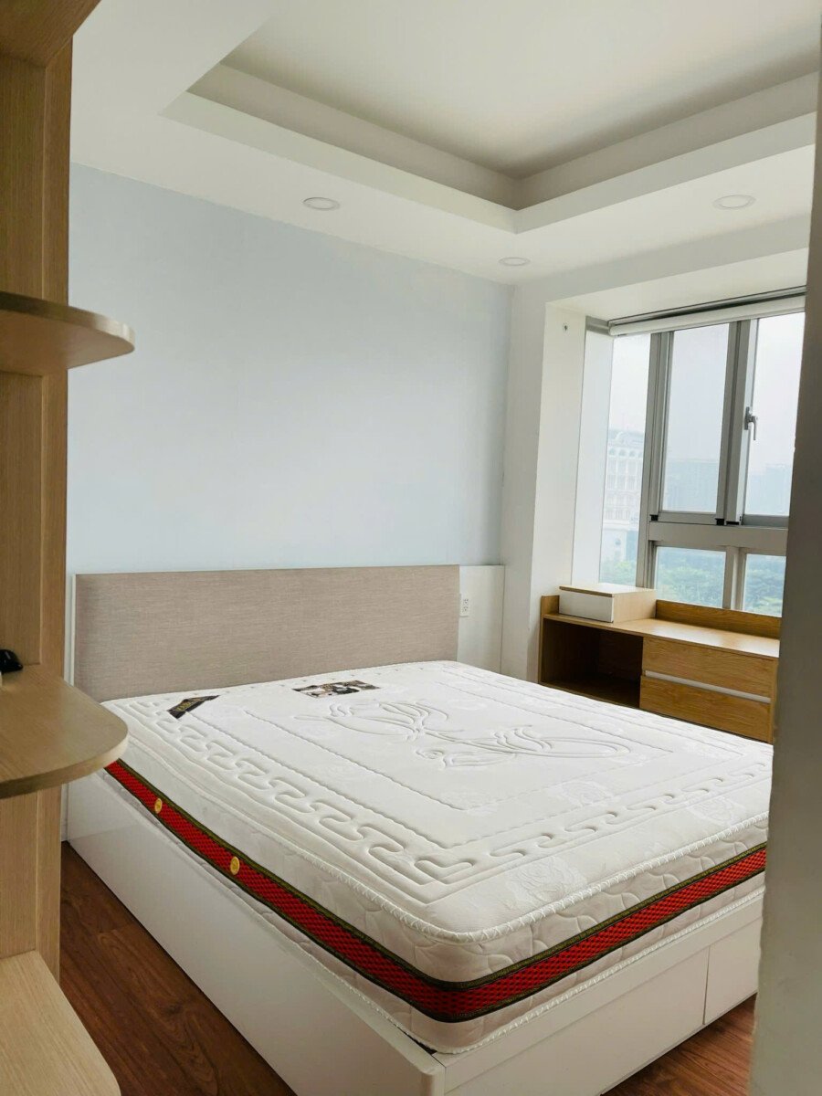 phong ngu can ho ban 36 - Cần bán căn góc 77m2, chung cư Scenic Valley 1, giá 7,489 tỷ, view Nguyễn Văn Linh, 02pn, tầng 8.