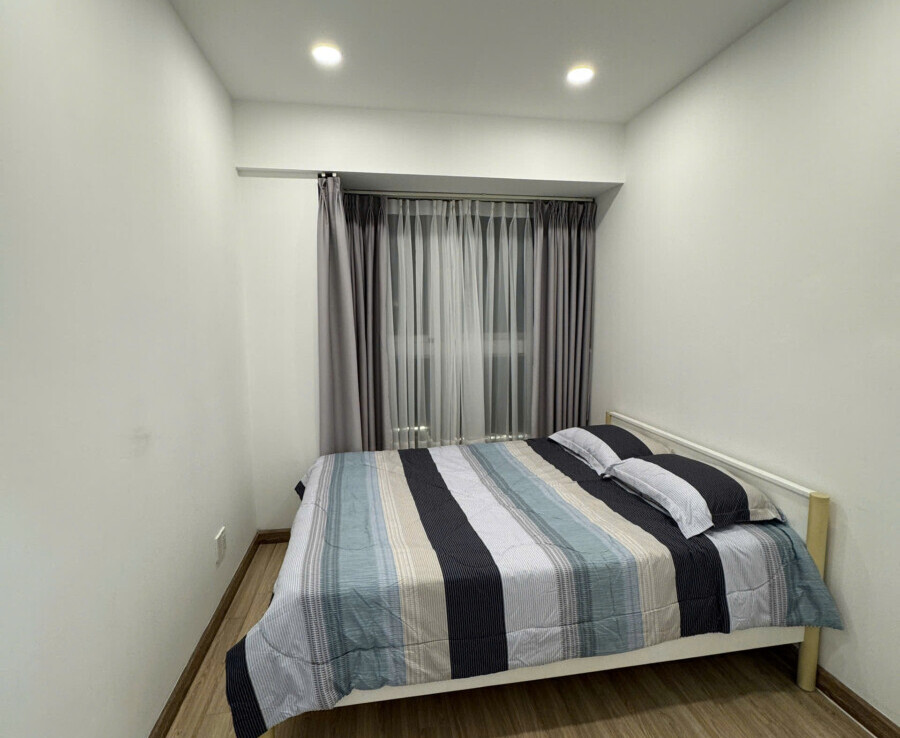 phong ngu can ho ban 44 900x738 - Bán căn hộ tầng 1, chung cư Scenic Valley 1,71m2, 02pn, giá 6.3 tỷ, nhà mới, nội thất đầy đủ.