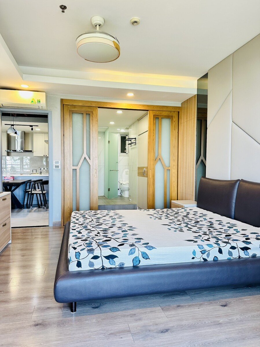 phong ngu can ho can cho thue 3 - Cho thuê căn hộ 133m2, chung cư Scenic Valley 1, vuiew sân golf, giá 1.500usd/tháng, đầy đủ nội thất