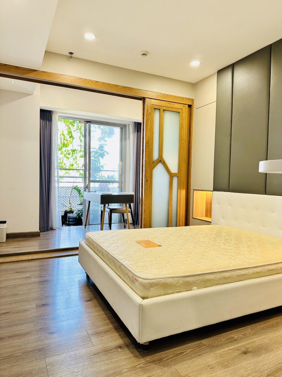phong ngu can ho cho thue - Cho thuê căn hộ 133m2, chung cư Scenic Valley 1, vuiew sân golf, giá 1.500usd/tháng, đầy đủ nội thất