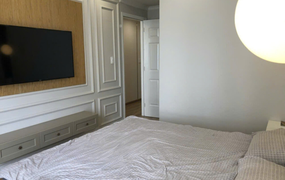 phong ngu chinh can ho ban 1170x738 - Giảm giá bán gấp căn hộ 3pn chung cư Hưng Phúc view Biệt thự có ô xe, sổ hồng, giá 9,5 tỷ