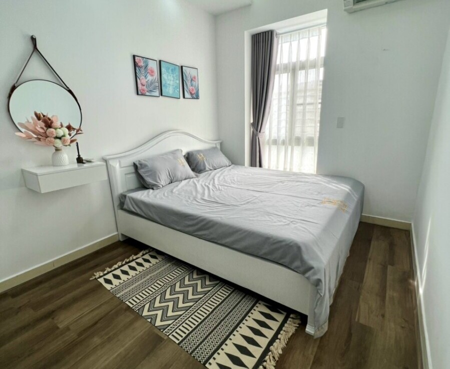 phong ngu chinh trong can ho can ban sky garden 2 2 899x738 - Hạ giá bán nhanh trước Tết căn hộ 71m2, chung cư Sky Garden 2, 02pn, giá 5.1 tỷ, nội thất đầy đủ.