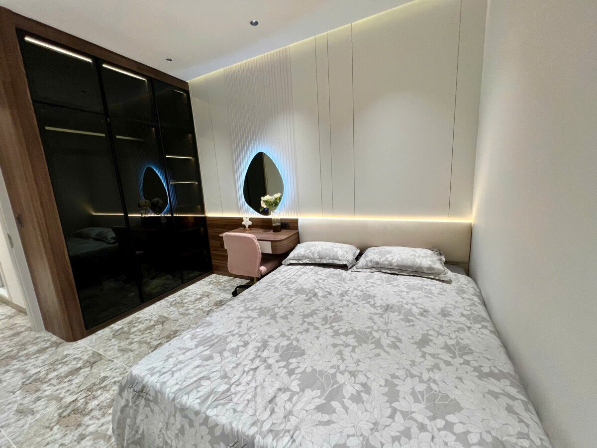 phong ngu cn ho can ban 1 - Bán nhanh căn hộ chung cư Sky Garden 1, diện tích 100m2, 03pn, giá 8.6 tỷ, nội thất cao cấp.