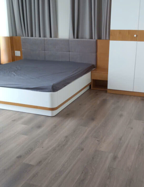 phong ngu lon 1 567x738 - Giá mua bán căn hộ số 01 tòa L chung cư Happy Valley phường Tân Hưng T12/2025