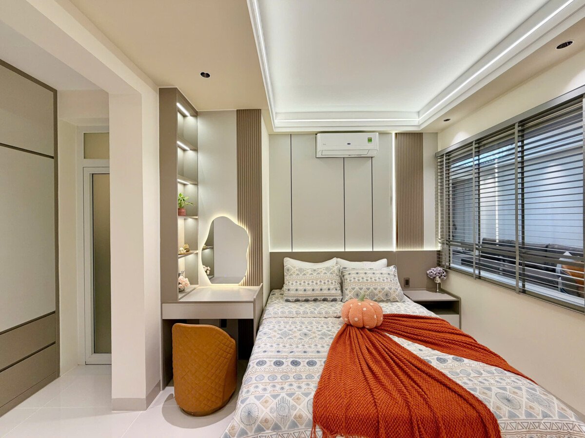 phong ngu lon cxan ho can ban - Bán căn hộ 56m2, chung cư Sky Garden 3, giá 4.990 tỷ, nhà đẹp, phong cách hiện đại.