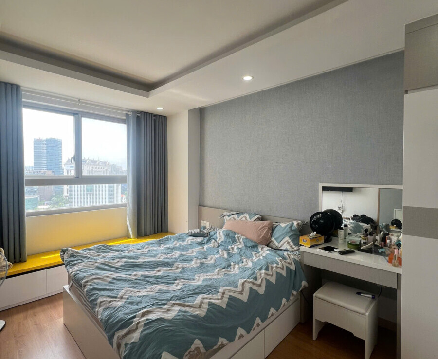 phong ngu master trong can ho ban 900x738 - Giá mua bán căn hộ 2pn số 05 tòa B chung cư Scenic Valley 2 phường Tân Mỹ T12/2025