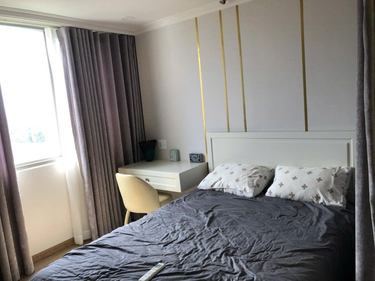 phong ngu nho 1 - Giảm giá bán gấp căn hộ 3pn chung cư Hưng Phúc view Biệt thự có ô xe, sổ hồng, giá 9,5 tỷ