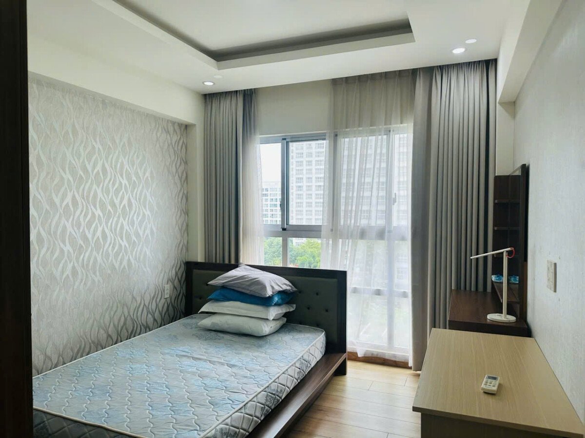 phong ngu nho 2 - Giá mua bán căn hộ 3pn - 115m2 view hồ bơi tòa C chung cư Happy Valley T12/2025