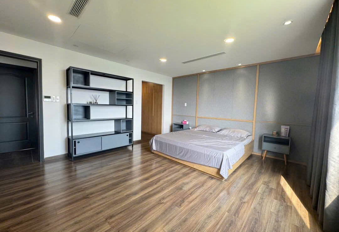 phong ngu rong rai 1080x738 - Giá mua bán căn hộ 3pn tòa O chung cư The Panorama phường Tân Hưng T12/2025