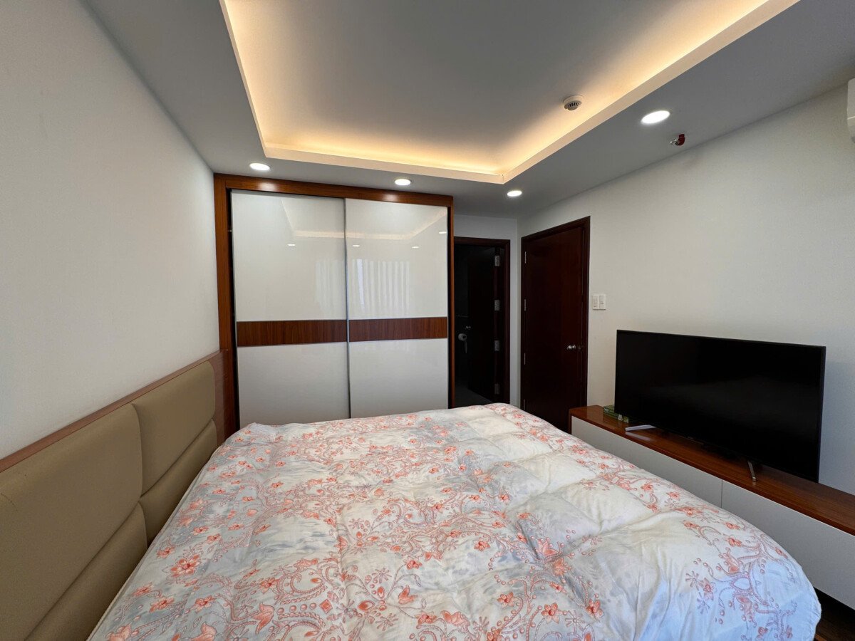 phong ngu thu 2 trong can ho ban - Bán gấp căn hộ 2pn tòa B chung cư Hưng Phúc Happy Residence nhà đẹp, có ô xe, giá 7,8 tỷ