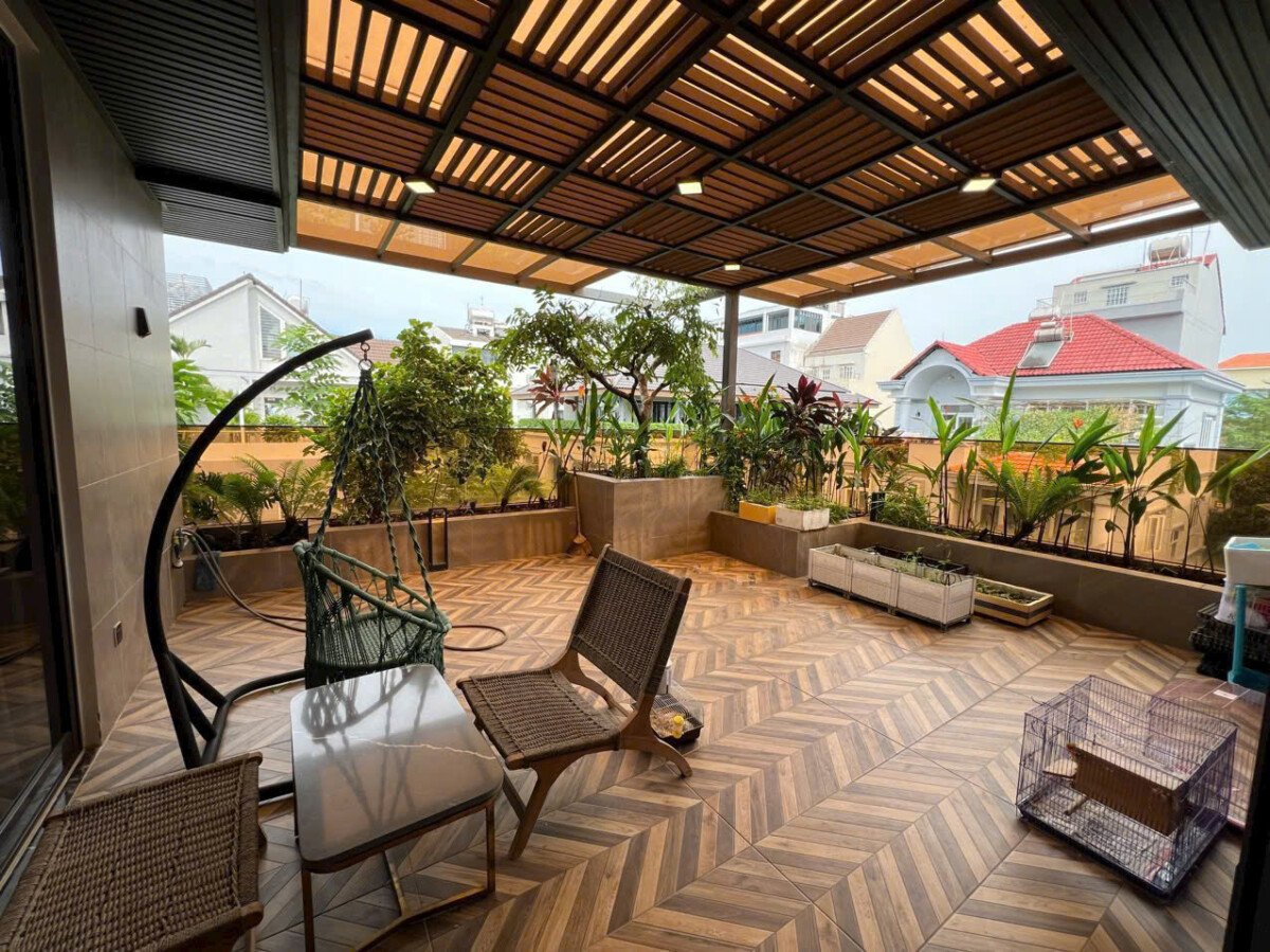 san thuong lau 2 - Giá mua bán nhà Biệt thự đường Nội khu Nam Thông 3 Phú Mỹ Hưng T12/2025