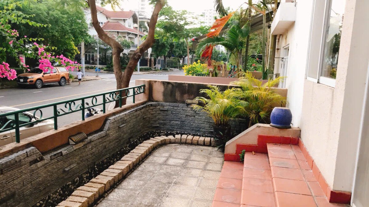 san vuon truoc can ho ban - Giá mua bán căn hộ Ground House 4pn tòa G chung cư Mỹ Tú 1 phường Tân Hưng T12/2025