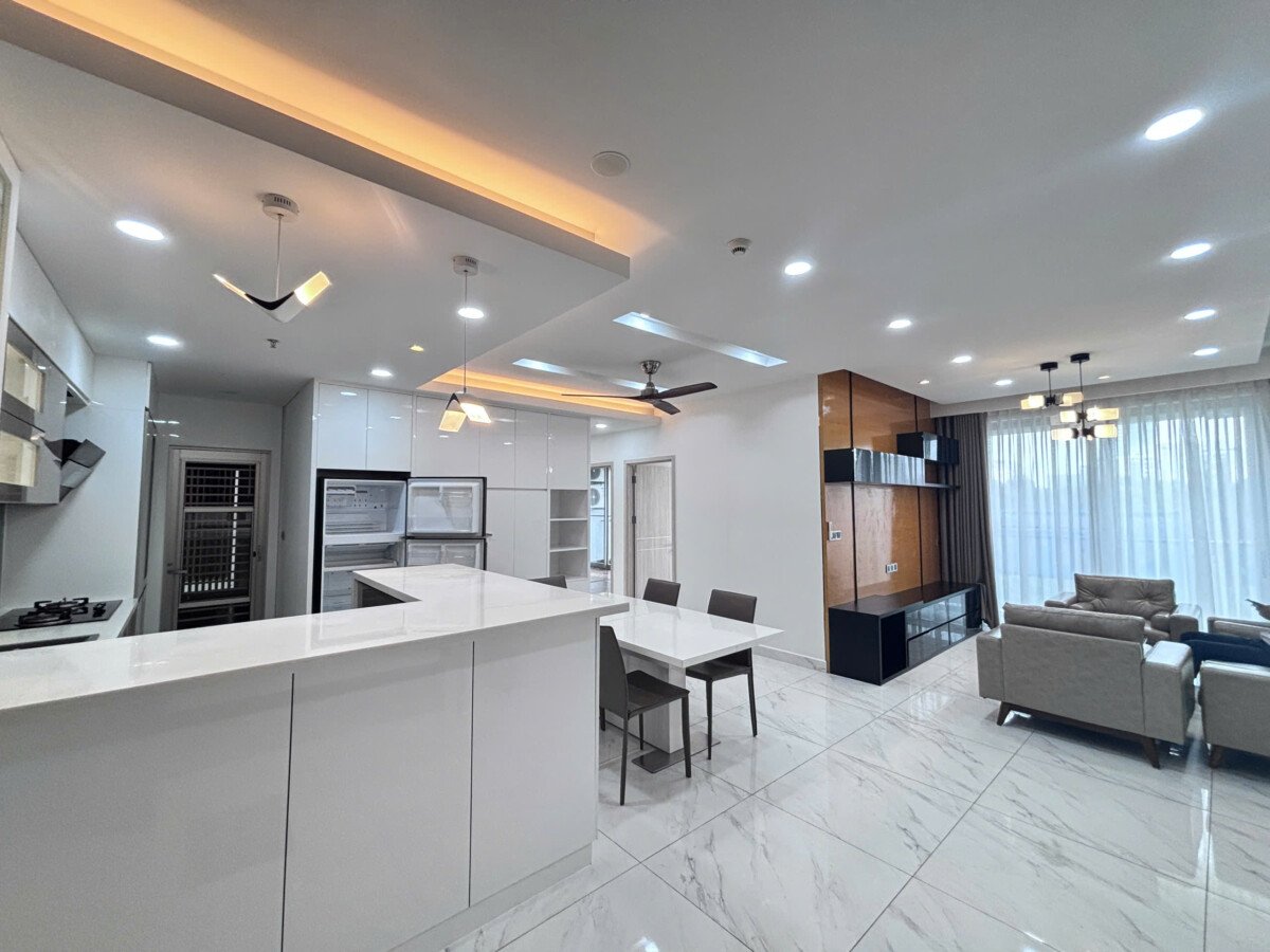 toan phong khach can ho ban 1 - Bán căn hộ chung cư Midtown The Symphony, 121m2, 03pn, view sông, nội thất đầy đủ.