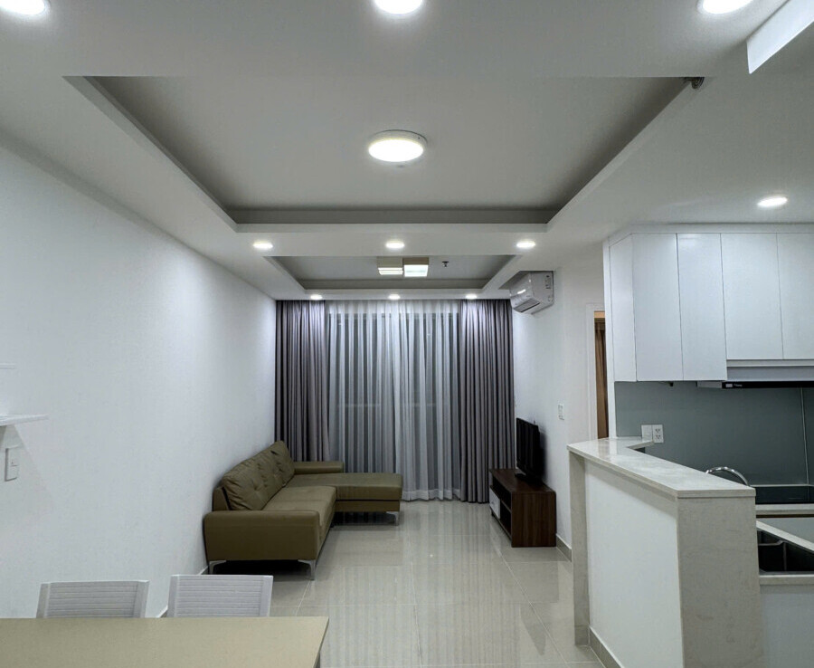 toan phong khach can ho ban 3 900x738 - Bán căn hộ tầng 1, chung cư Scenic Valley 1,71m2, 02pn, giá 6.3 tỷ, nhà mới, nội thất đầy đủ.