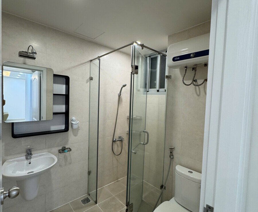 tollet can ho ban 1 900x738 - Bán căn hộ tầng 1, chung cư Scenic Valley 1,71m2, 02pn, giá 6.550 tỷ, nhà mới, nội thất đầy đủ.