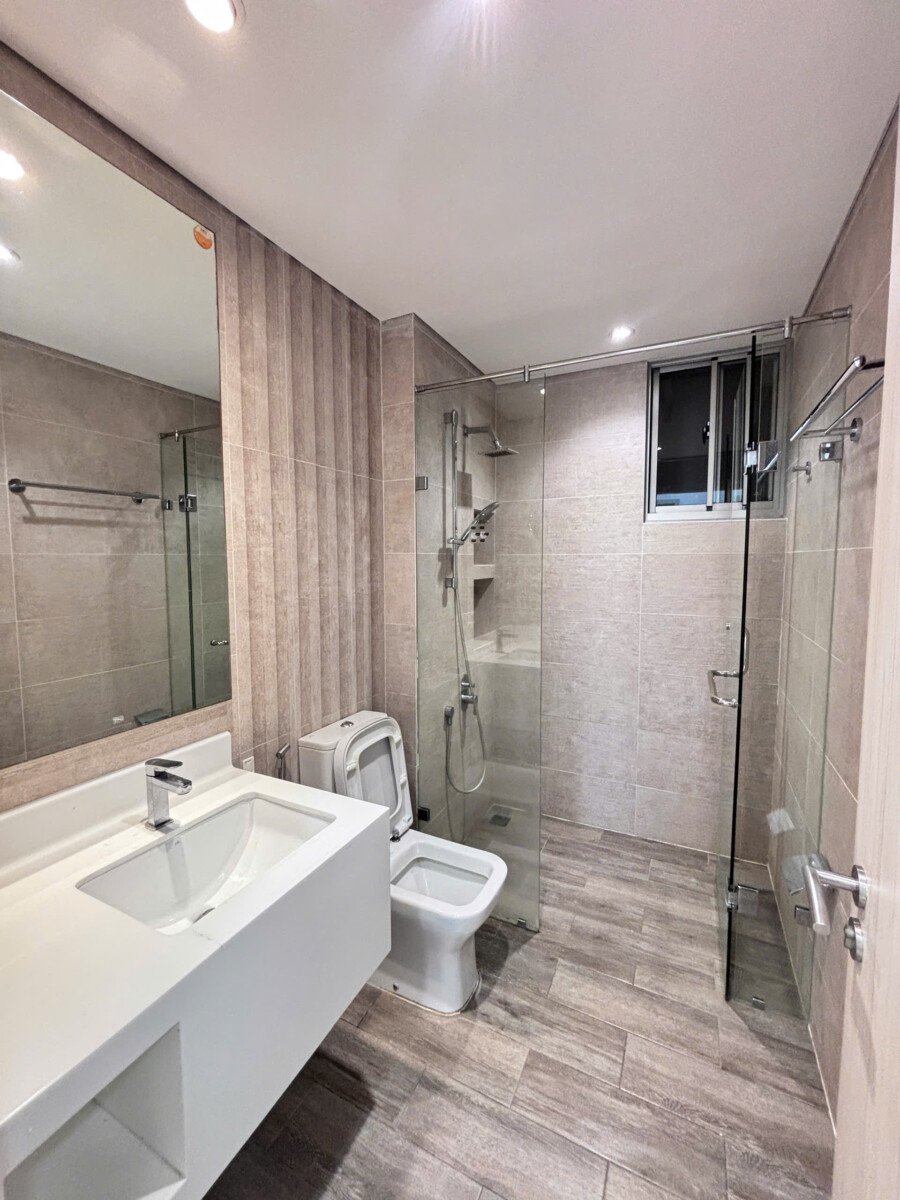 tollet can ho ban 11 - Bán căn hộ chung cư Midtown The Symphony, 121m2, 03pn, view sông, nội thất đầy đủ.