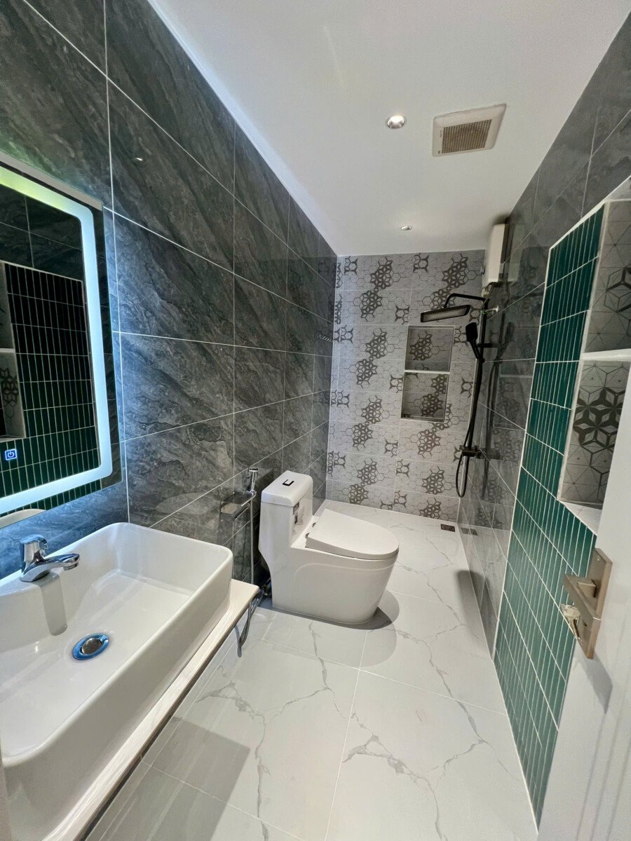 tollet can ho ban 16 - Bán nhanh căn hộ chung cư Sky Garden 1, diện tích 100m2, 03pn, giá 8.6 tỷ, nội thất cao cấp.