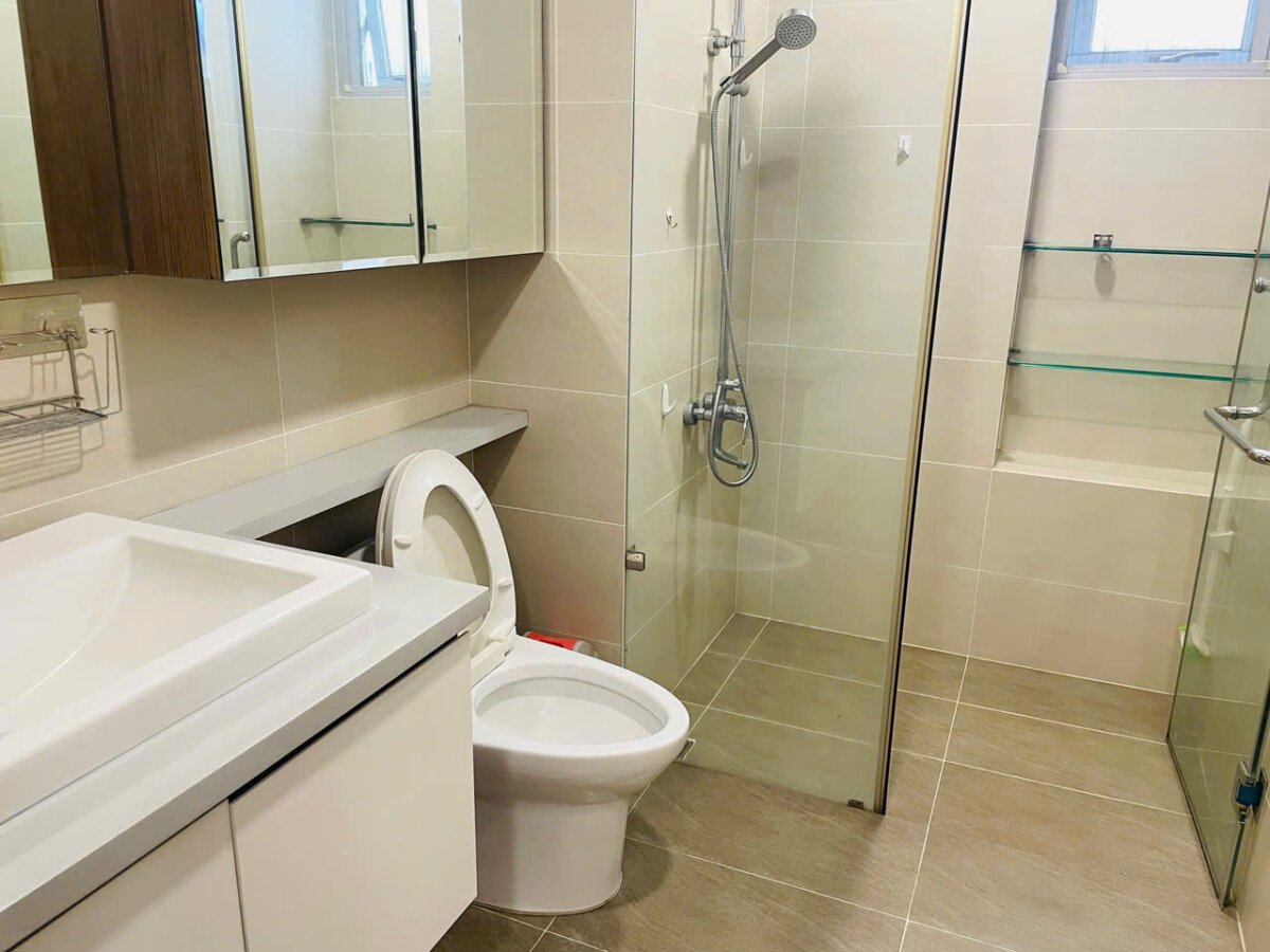 tollet can ho ban 25 - Cần cho thuê nhanh căn hộ chung cư Scenic Valley 1, diện tích 117m2, 02pn, giá 1.500usd/tháng.