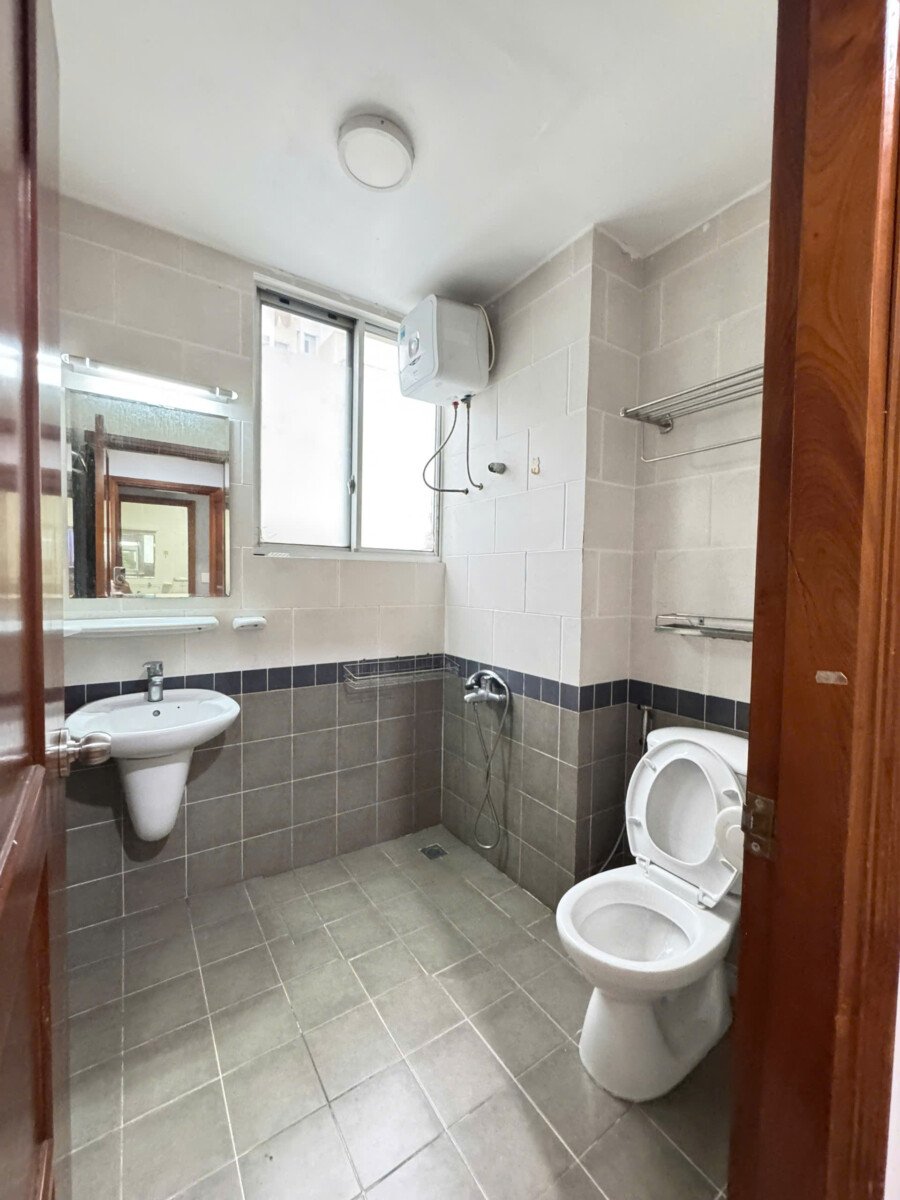 tollet can ho ban 8 - Cho thuê căn góc, 91m2, chung cư Sky Garden 1, 03pn, giá 17tr/tháng, nội thất đầy đủ.