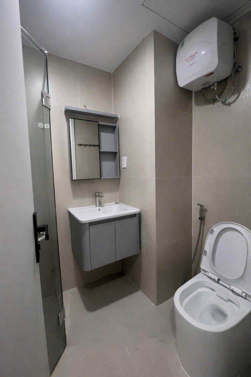 tollet can ho cho thue 2 - Cho thuê căn hộ 68m2, chung cư Sky Garden 3, 02pn, giá 18tr/tháng, nhà đang trống, xem nhà dễ.