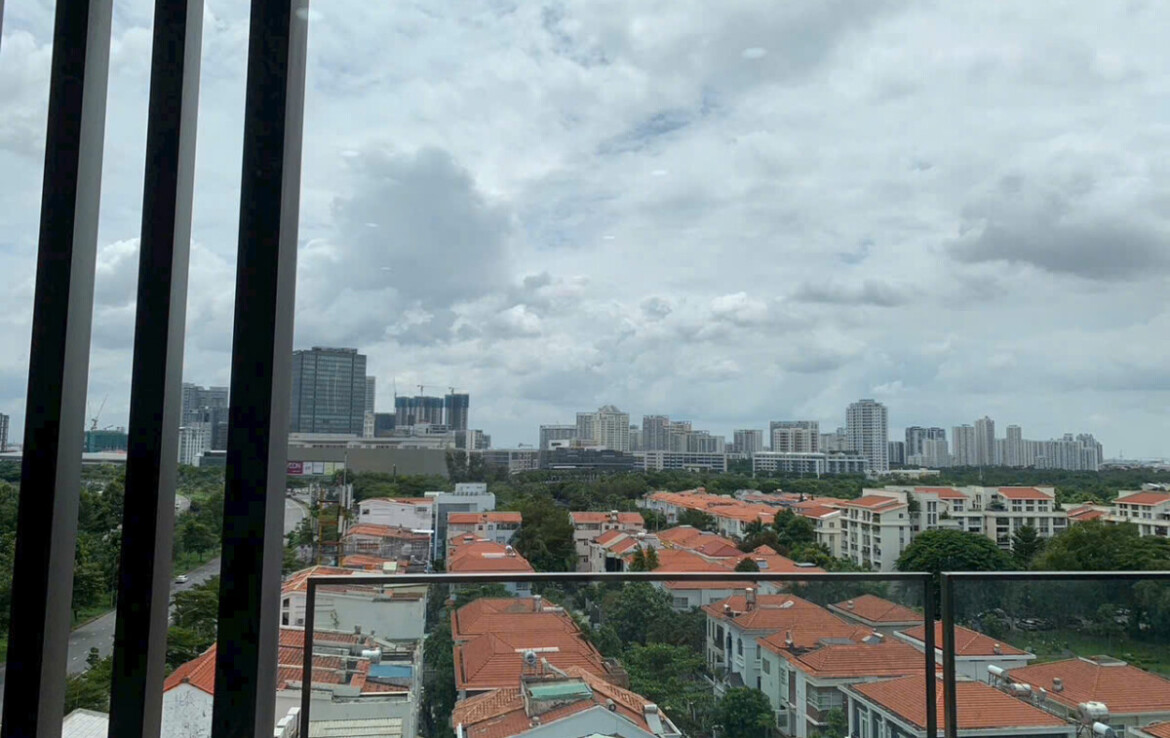 view ban cong nhin ve ho ban nguyet 1170x738 - Giá mua bán căn hộ 2pn có ô xe tòa A view trong chung cư Urban Hill phường Tân Hưng T12/2025