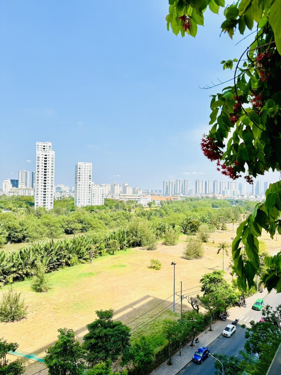 view can ho cho thue - Cho thuê căn hộ 133m2, chung cư Scenic Valley 1, vuiew sân golf, giá 1.500usd/tháng, đầy đủ nội thất