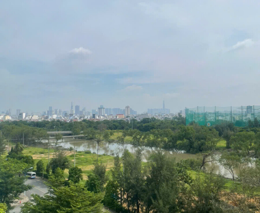 view phong khach can ho 900x738 - Giá mua bán căn hộ số 01 tòa L chung cư Happy Valley phường Tân Hưng T12/2025