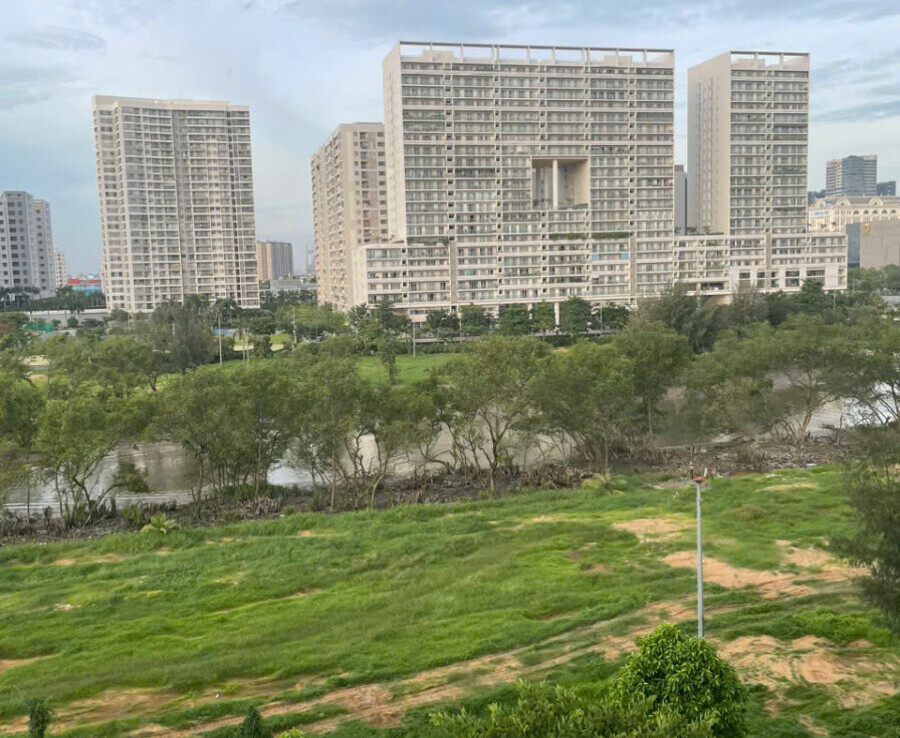 view phong ngu lien ke cong vien 900x738 - Giá mua bán căn hộ số 01 tòa L chung cư Happy Valley phường Tân Hưng T12/2025