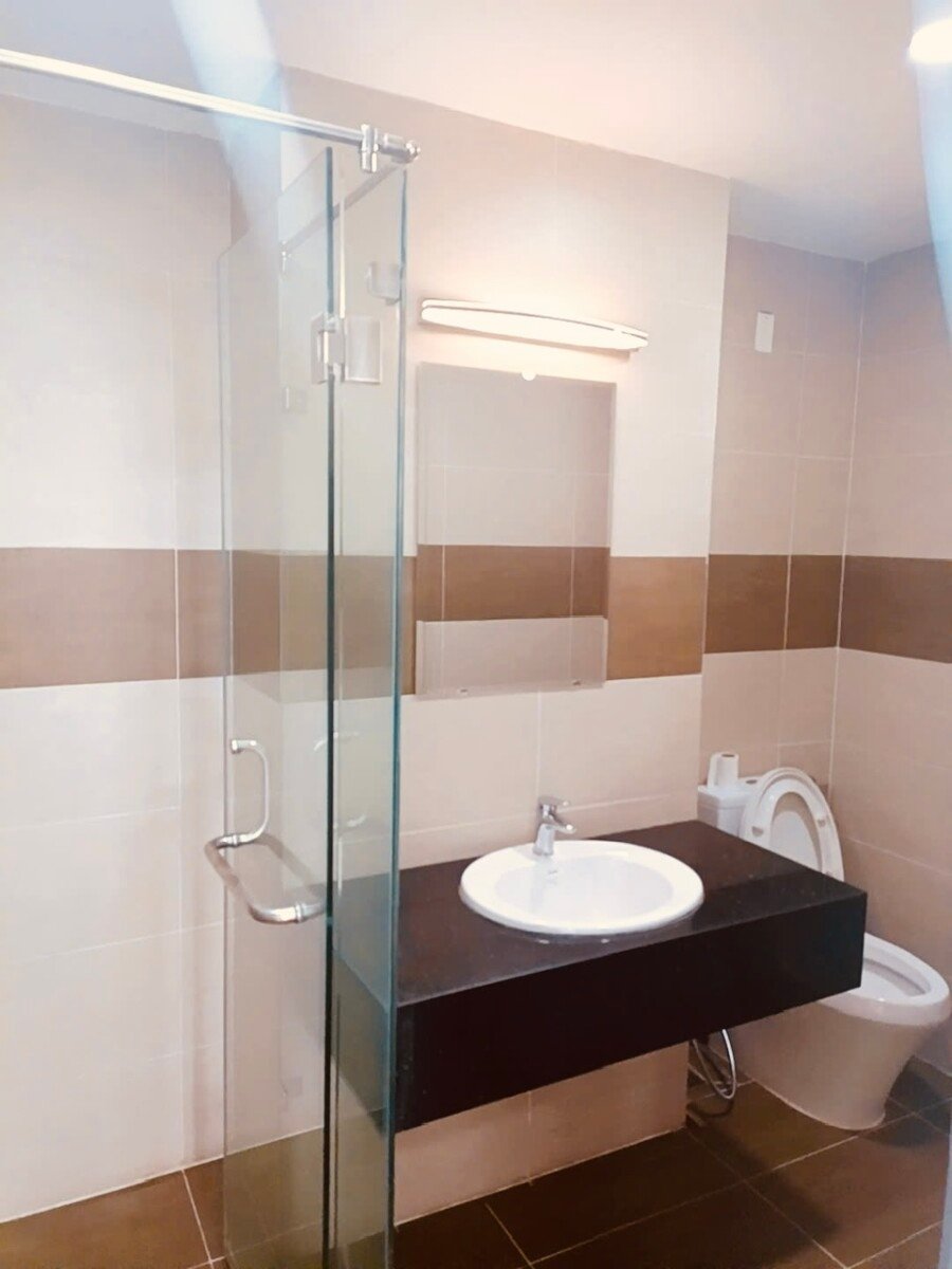 wc can ho ban - Cho thuê căn hộ chung cư Scenic Valley 2, 02pn, giá 20tr/tháng, nội thất đầy đủ.