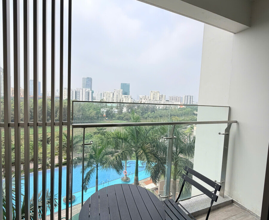 balcony can ho lien ke ho boi 900x738 - Giá mua bán căn hộ 4pn số 04 tòa B chung cư The Signature phường Tân Mỹ T1/2026