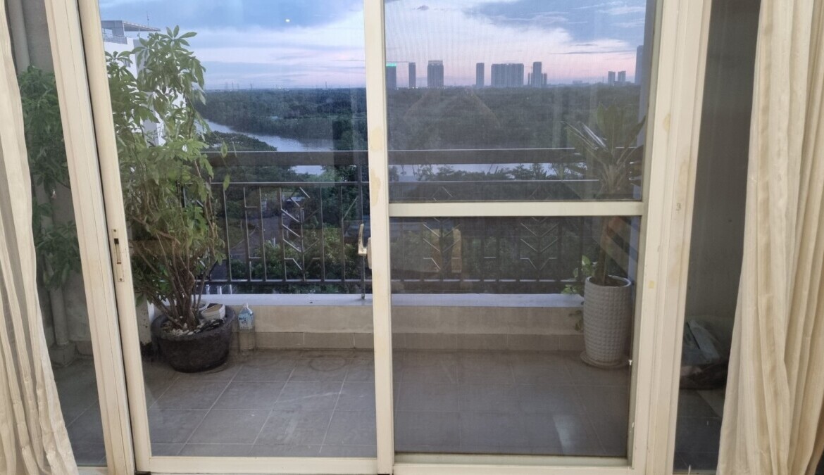 balcony phong khach can ho 1170x675 - Giá mua bán căn hộ 3pn tòa C chung cư Green View phường Tân Mỹ T1/2026