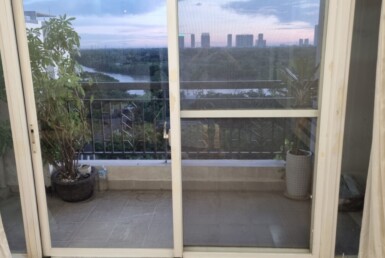 balcony phong khach can ho 385x258 - Giá mua bán căn hộ 3pn tòa C chung cư Green View phường Tân Mỹ T1/2026