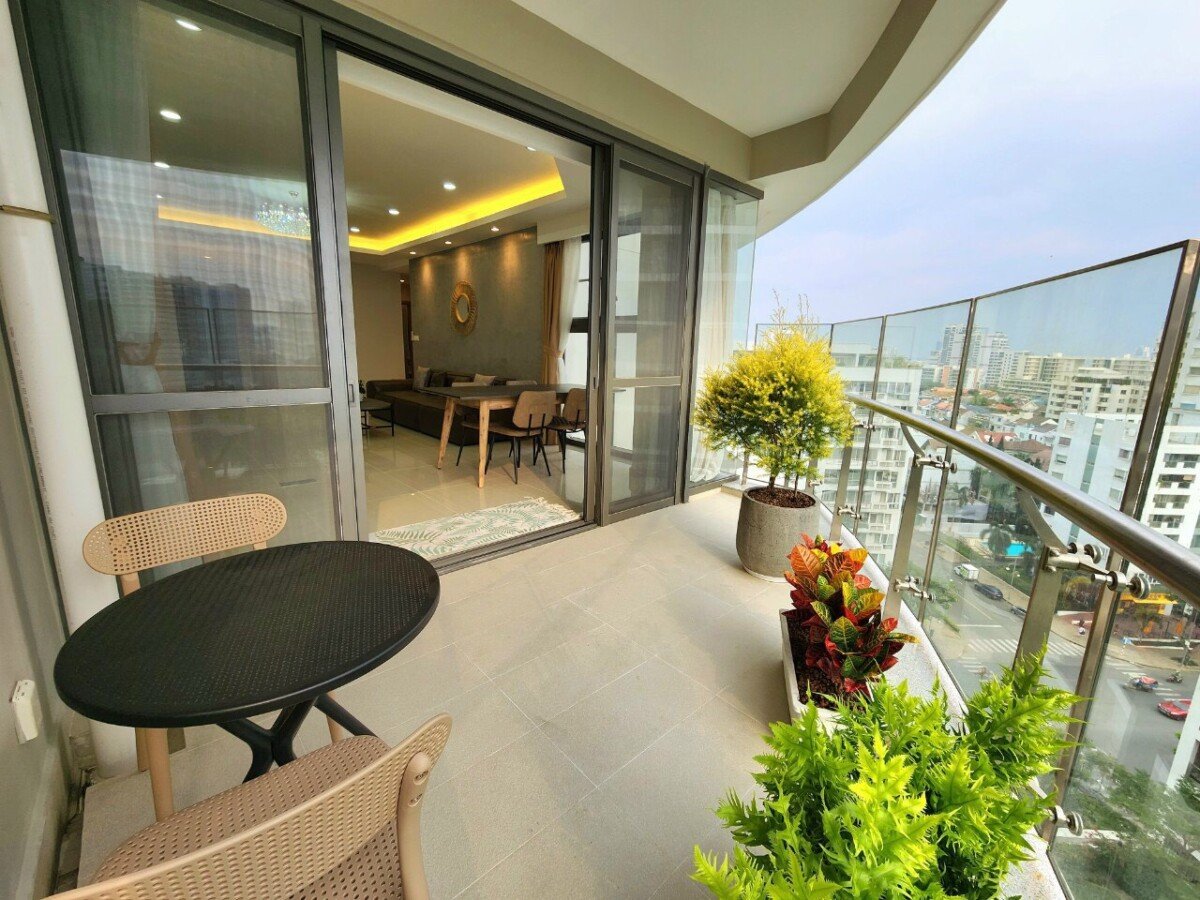 balcony phong khach can ho ban - Bán gấp căn hộ 3pn diện tích 130m2 chung cư Riverpark Premier nội thất cao cấp giá 21 tỷ