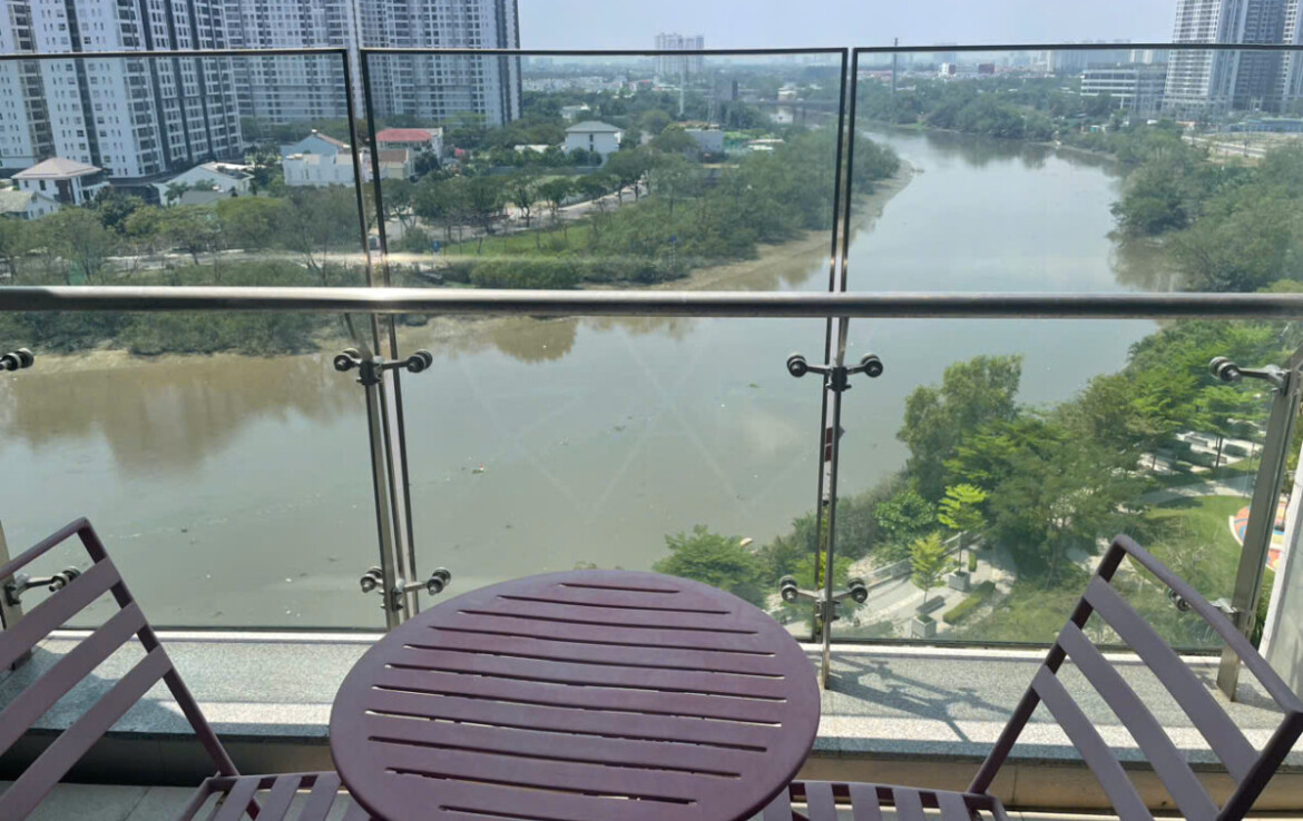 balcony phong khach can ho lien ke song 1170x738 - Giá cho thuê căn hộ 3pn số 06 tòa B chung cư Riverpark Premier phường Tân Hưng T1/2026