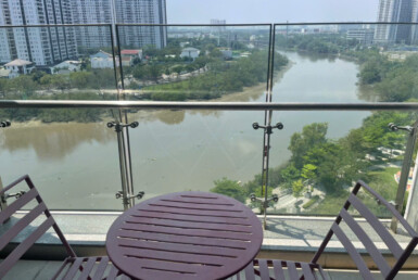 balcony phong khach can ho lien ke song 385x258 - Giá cho thuê căn hộ 3pn số 06 tòa B chung cư Riverpark Premier phường Tân Hưng T1/2026